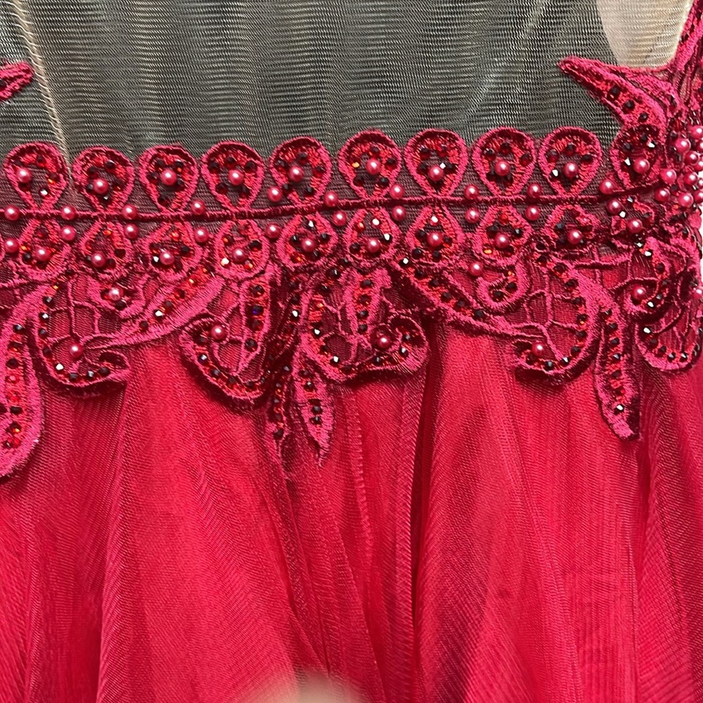 Christmas Red sequins mid length 21 inches pit to pit - Picture 12 of 12